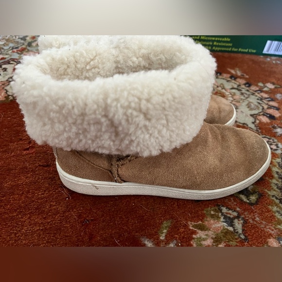 Fold over brown Ugg boots - Picture 2 of 9